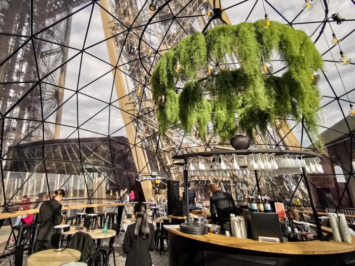 Bulle parisienne terrasse hiver tour Eiffel